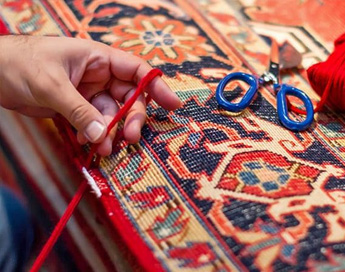 خدمات تخصصی و حرفه ای رفوی فرش در قالیشویی مطهری